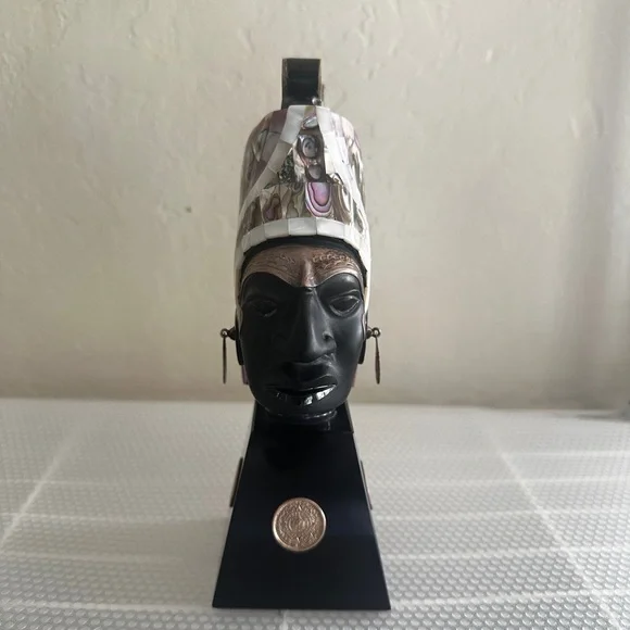 Black and Silver Decorative Bust - Picture 2 of 4